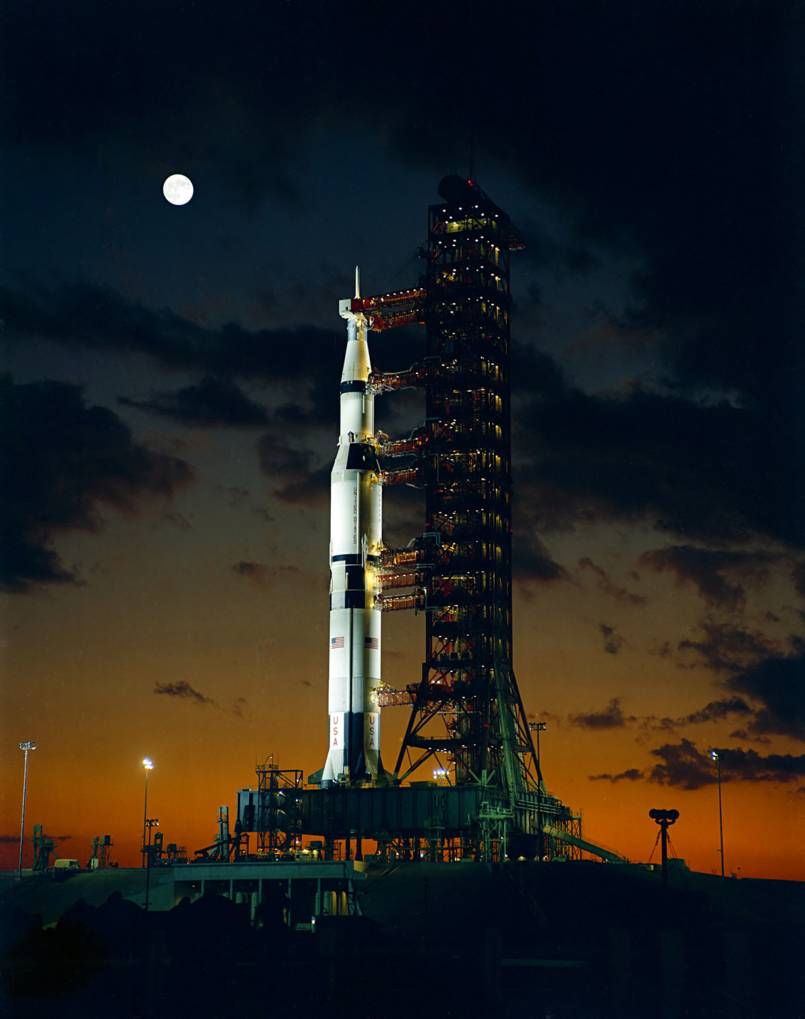 Apollo_4_Saturn_V_nov67